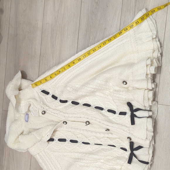 SOLD-Axes Femme Cape - Picture 14 of 15